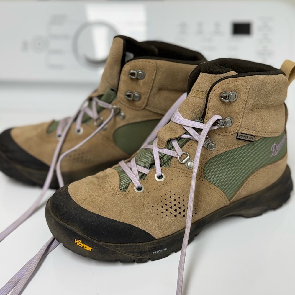 Danner Women Hiking boots size 8 Inquire Mid